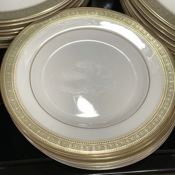 Royal Doulton "Belvedere" Bone China Dinnerware Set - Picture 2 of 6